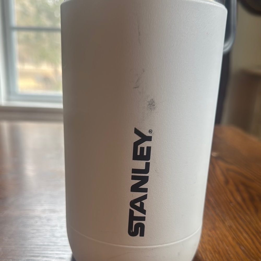 Stanley White and Black Insulated Bottle - Picture 2 of 11